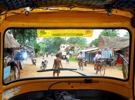 Rickshaw (via <a href="http://www.flickr.com/photos/chromatic_aberration/3855545694/">Raveesh Vyas</a>)